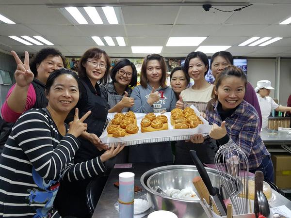 20170105中華民國糕餅西點烘焙職業工會全國聯合會106/12/4-12/22課程：西點蛋糕技能班上課測驗及作品展示及結訓花絮